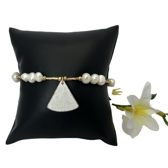 Handmade Distressed Wood/Freshwater Pearl/Gold Tone Bracelet Length-8” - Picture 2 of 3